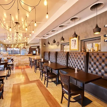 Atlas Posthotel Готель 4*