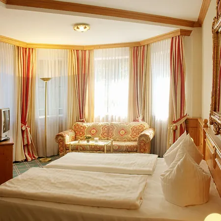 Atlas Posthotel Готель 4*