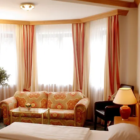 Готель Atlas Posthotel 4*