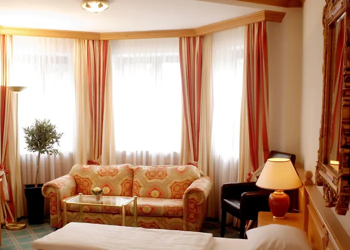 فندق Atlas Posthotel 4*